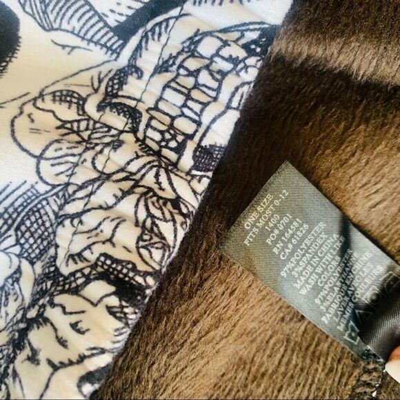 Just Cozy Fleece Lined Skull Print Leggings - Picture 4 of 4